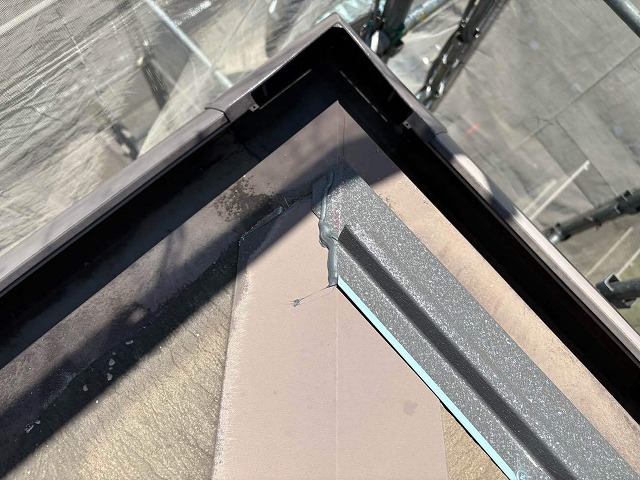 屋根の角の金物の接続